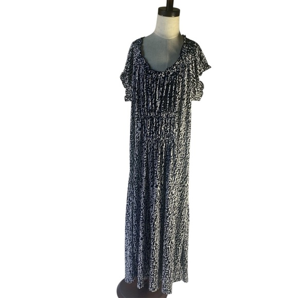 Michael Kors Women’s Black White Printed Smocked Dress Size Medium - Picture 5 of 9